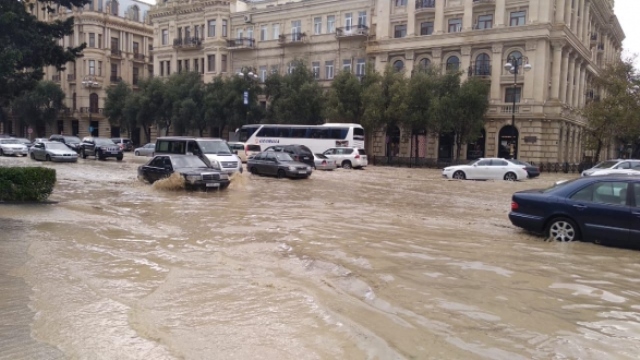 ливень наводнение в Баку