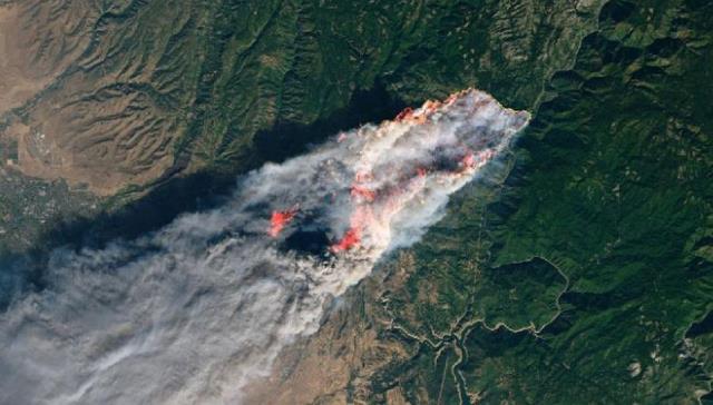 пожар в Калифорнии вид со спутника