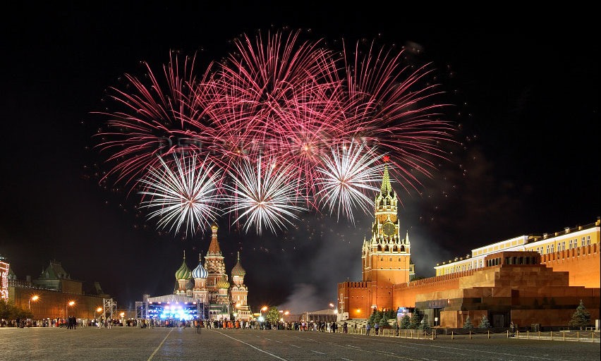 салют на Новый год в Москве