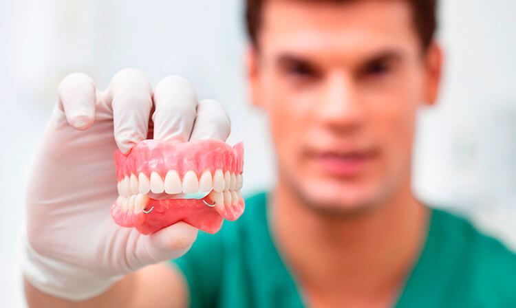 Стоматология. Имплантация и протезирование зубов.