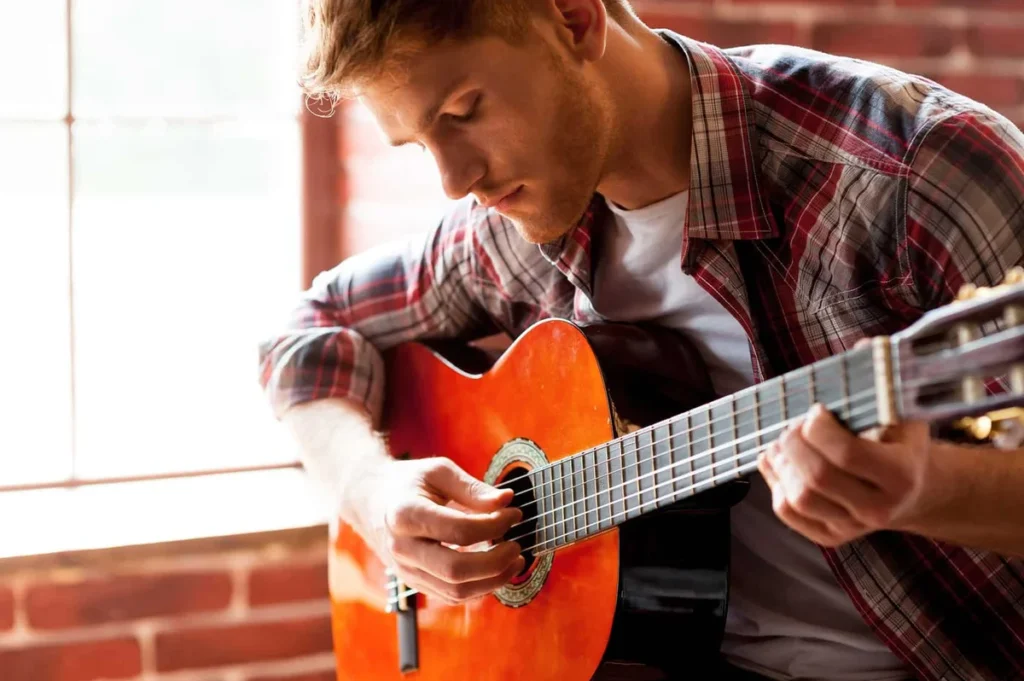 Игра на гитаре: как научиться онлайн