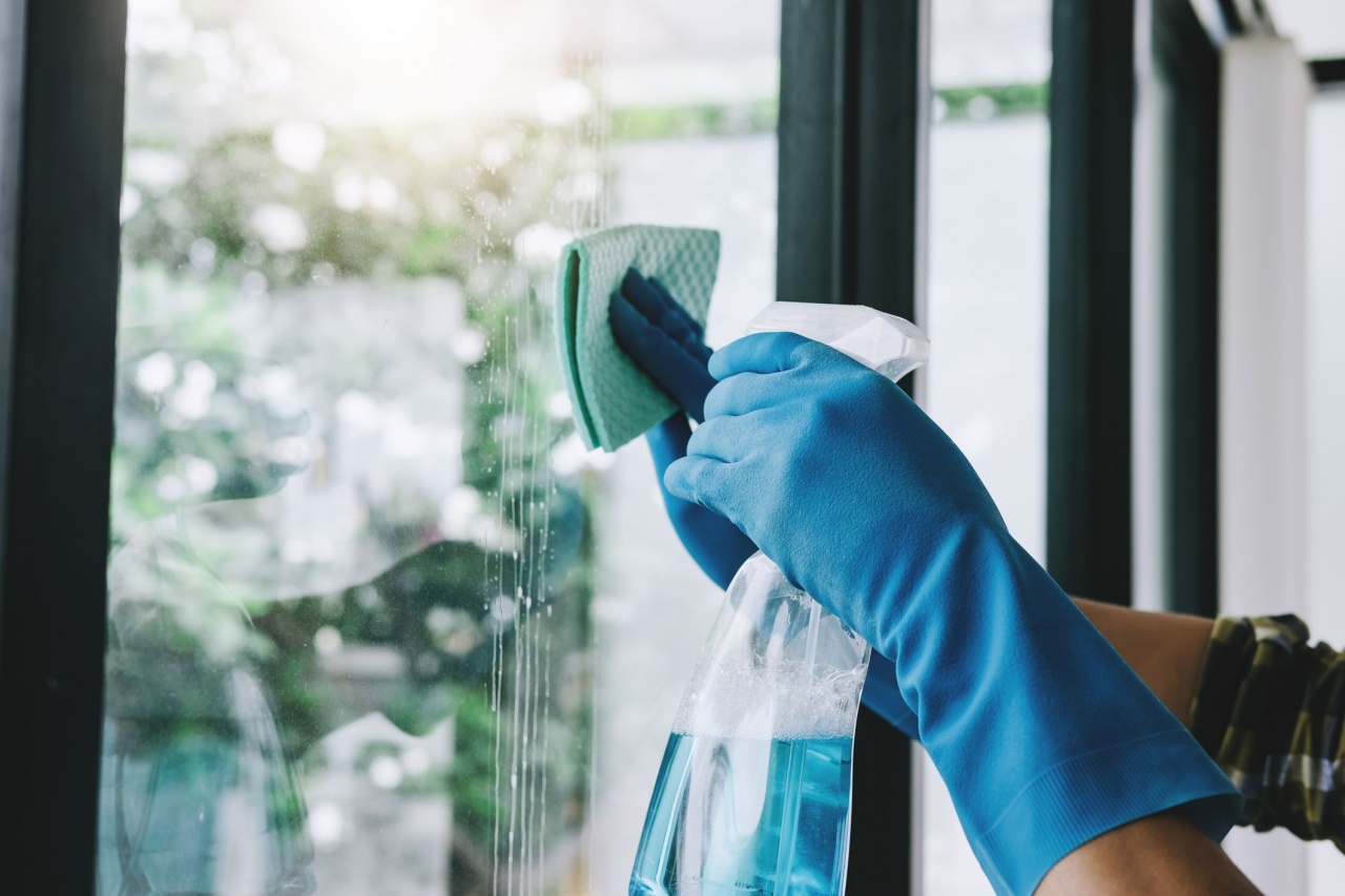 Чем и как мыть окна в домашних условиях?