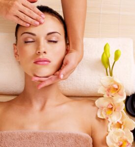 Профессиональный массаж лица: восстановление кожи и расслабление
