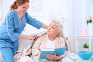 Сиделка-медсестра: Основной камень заботы в здравоохранении
