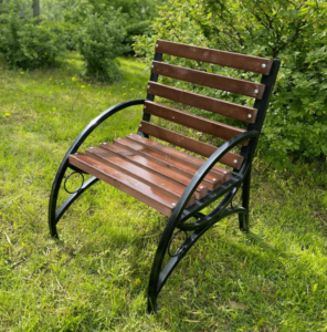 Садовые скамейки: Как выбрать идеальное место для отдыха на свежем воздухе
